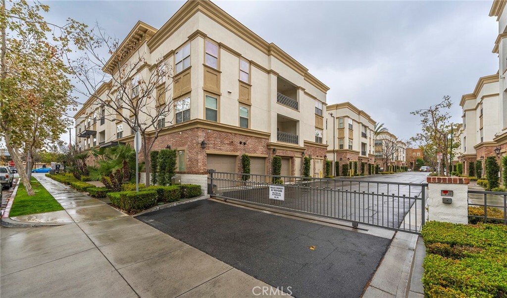 Property Photo:  401 S Anaheim Boulevard 9  CA 92805 