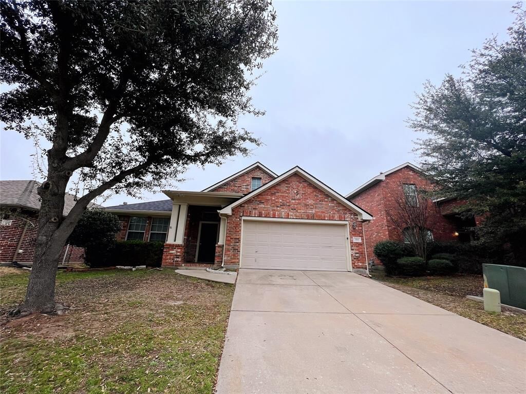 Property Photo: 324 Highland Creek Drive TX 75098