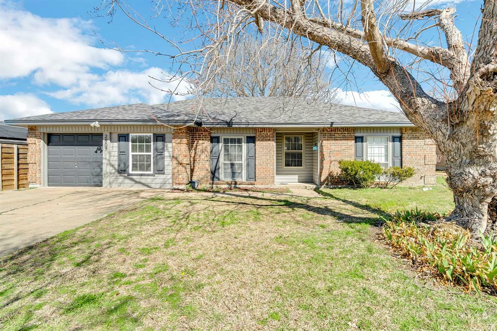 Property Photo: 2807 Canary Circle TX 75149