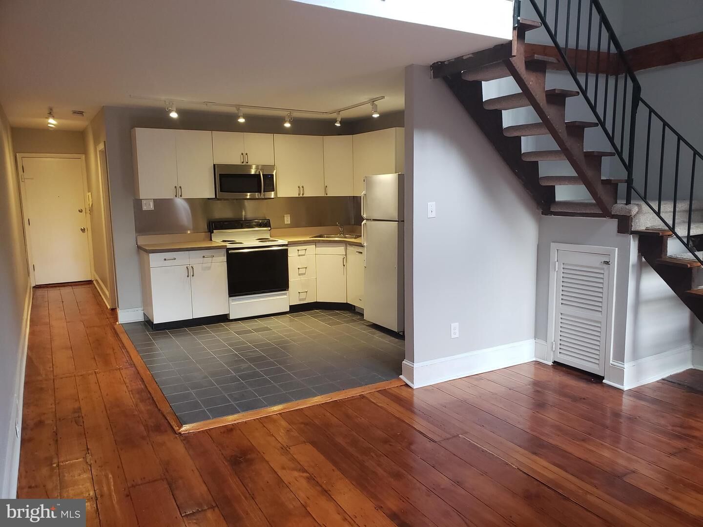 Property Photo: 1227 Spruce Street 3F PA 19107