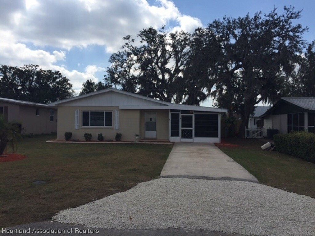 Property Photo:  414 E Elm Street  FL 33825 