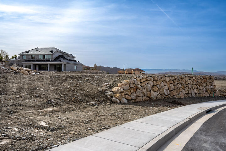 Property Photo:  998 E Tomahawk Dr  UT 84780 