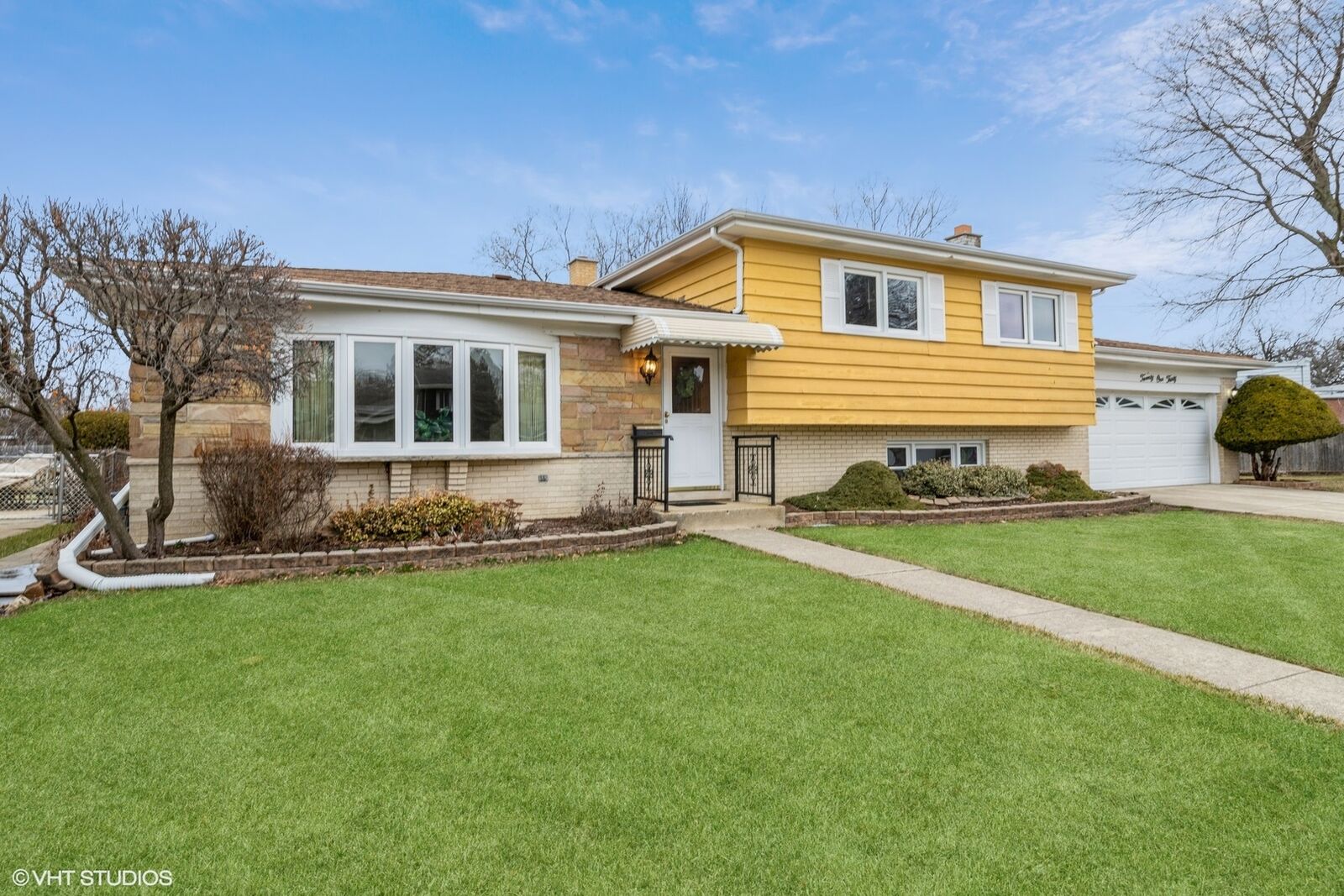 Property Photo:  2130 Mary Jane Lane  IL 60068