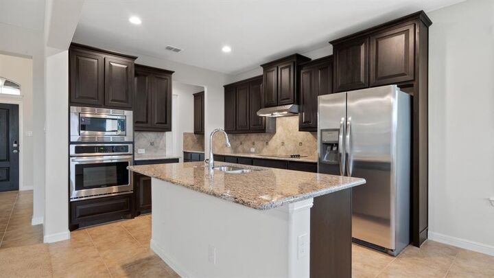 Property Photo: 10622 Cherry Tree Way TX 46065