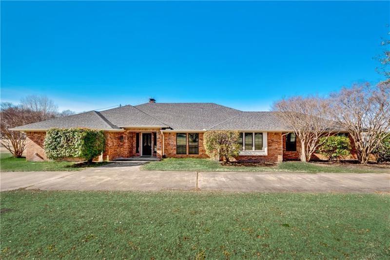 Property Photo: 202 Windy Lane TX 75087