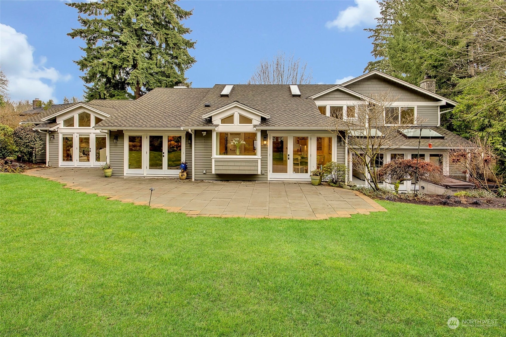 Property Photo:  7855 SE 73rd Place  WA 98040 