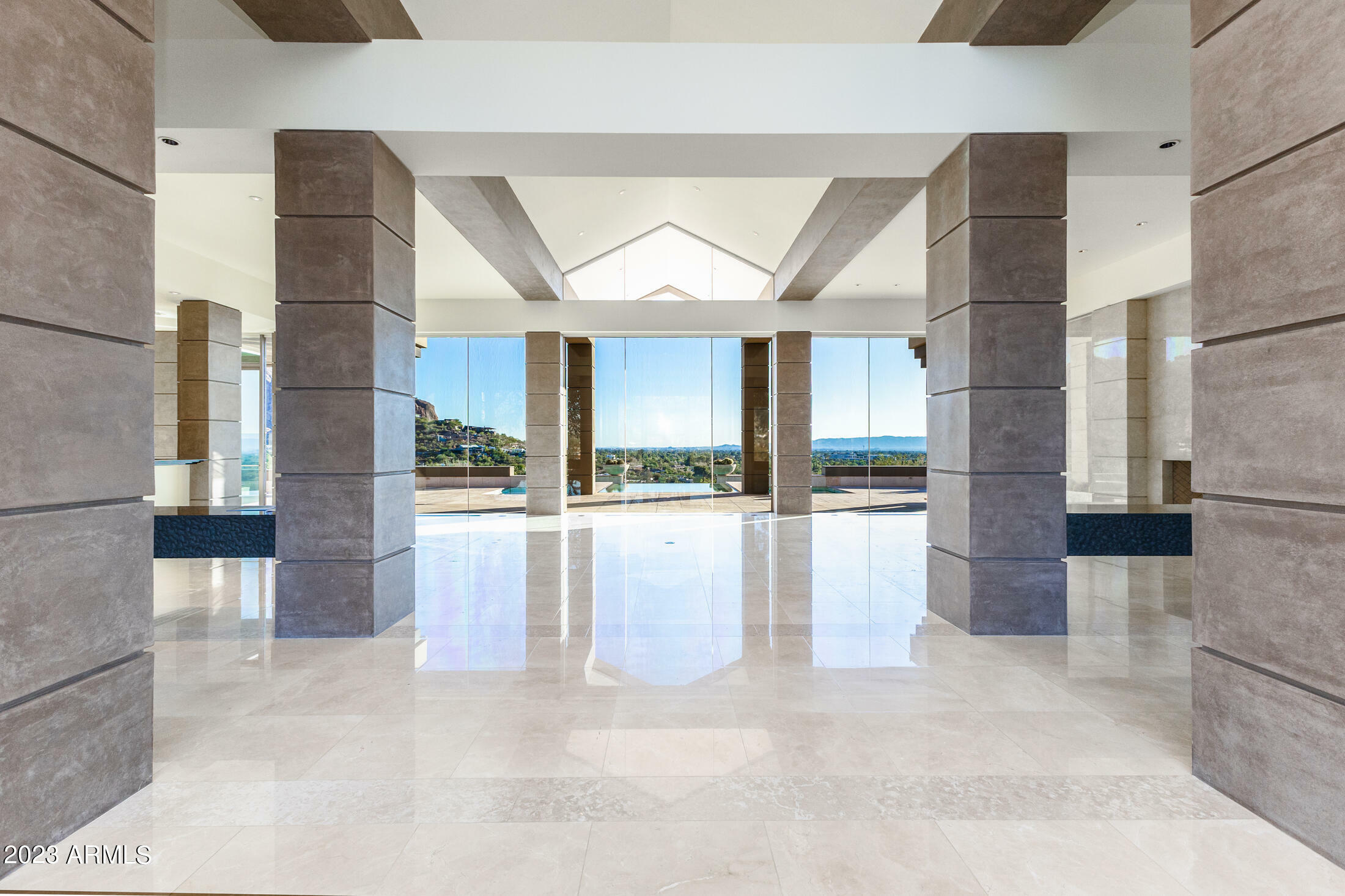 Property Photo: 6044 N 44th Place AZ 85253