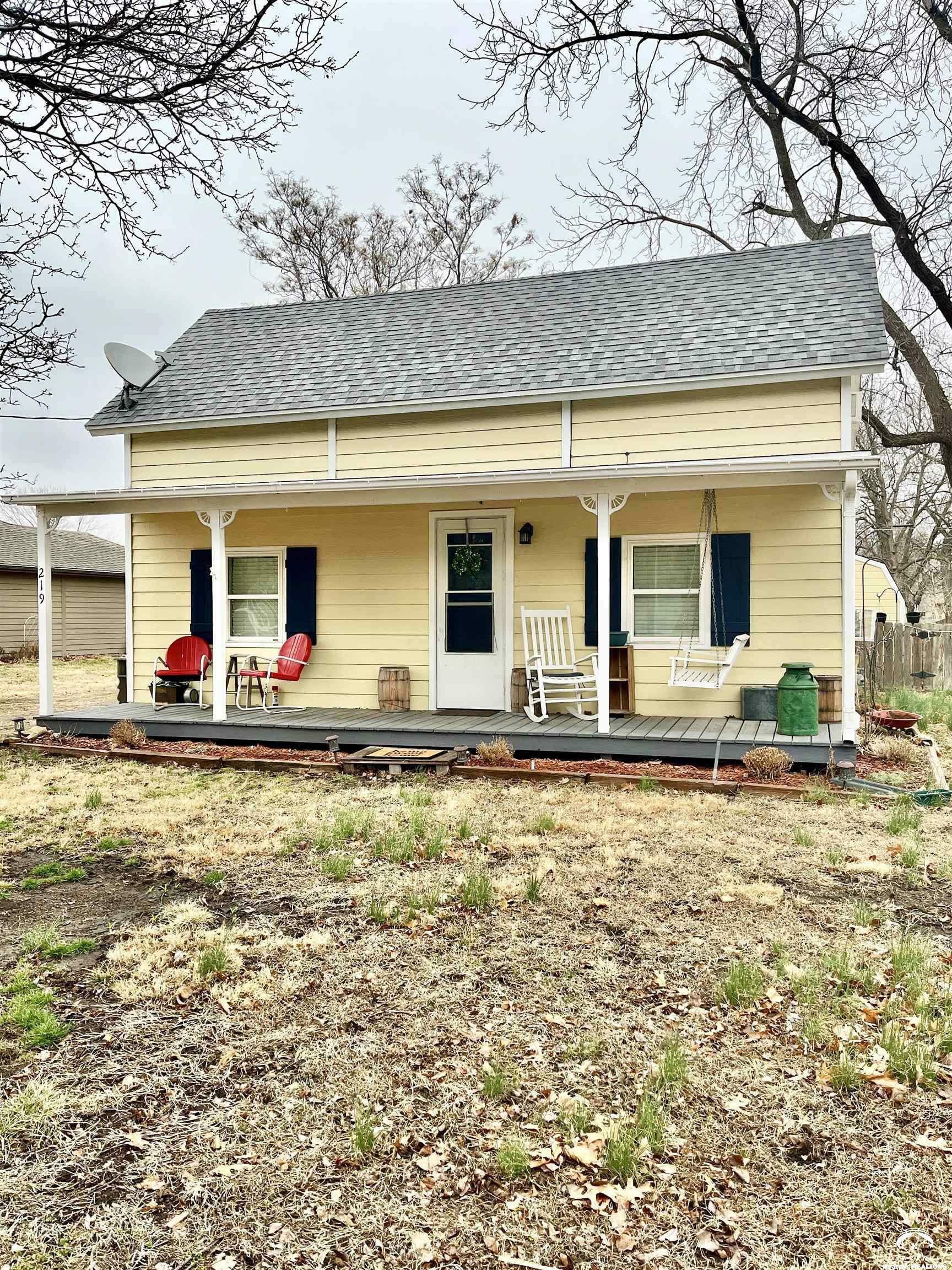 Property Photo:  219 Cedar Street  KS 66073 