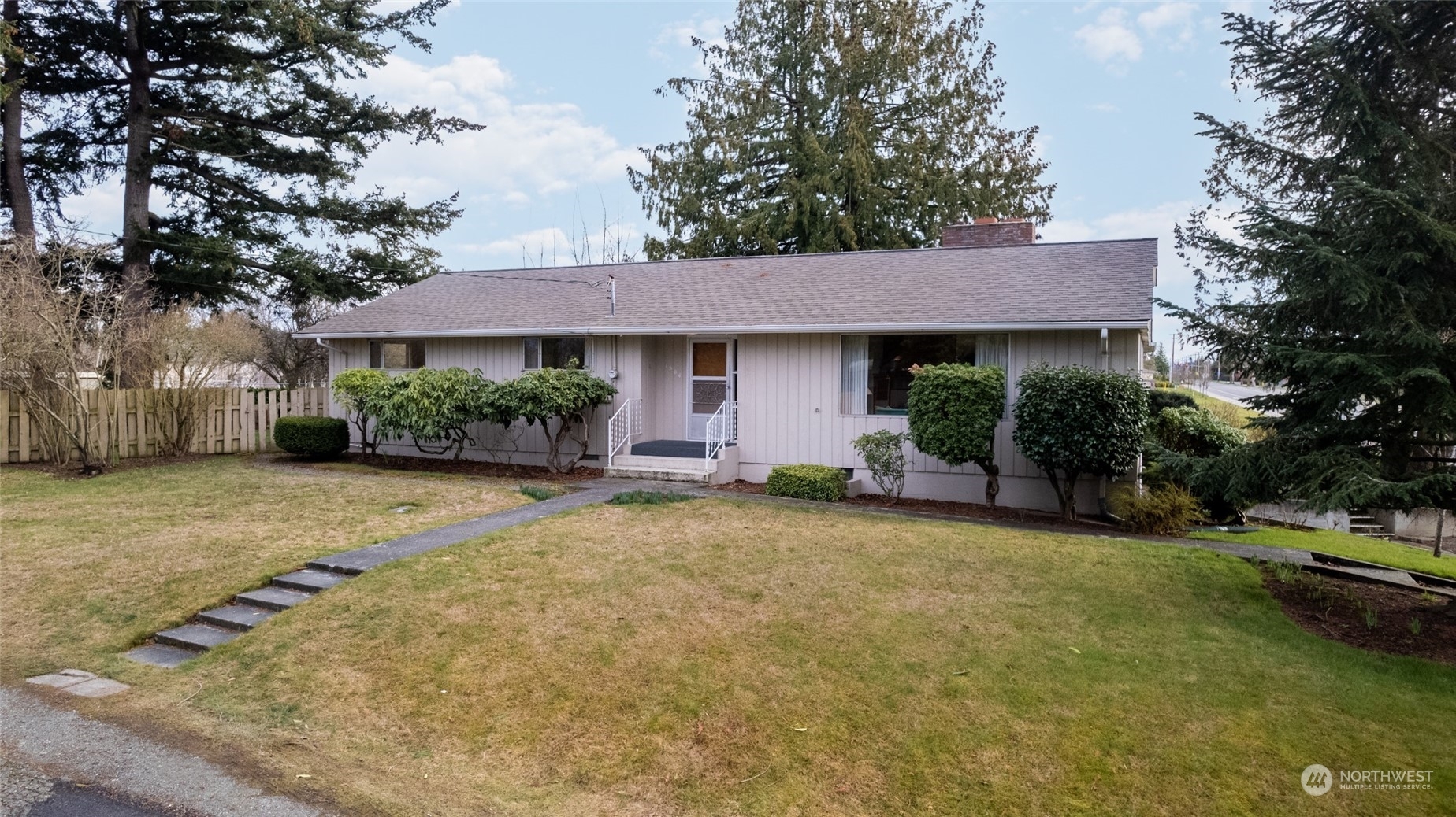 Property Photo:  1504 E Highland Avenue  WA 98273 