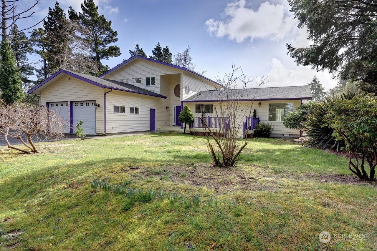 Property Photo:  1412 274th Place  WA 98640 