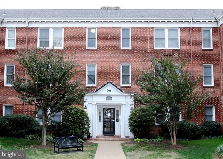 906 S Washington Street 113  Alexandria VA 22314 photo