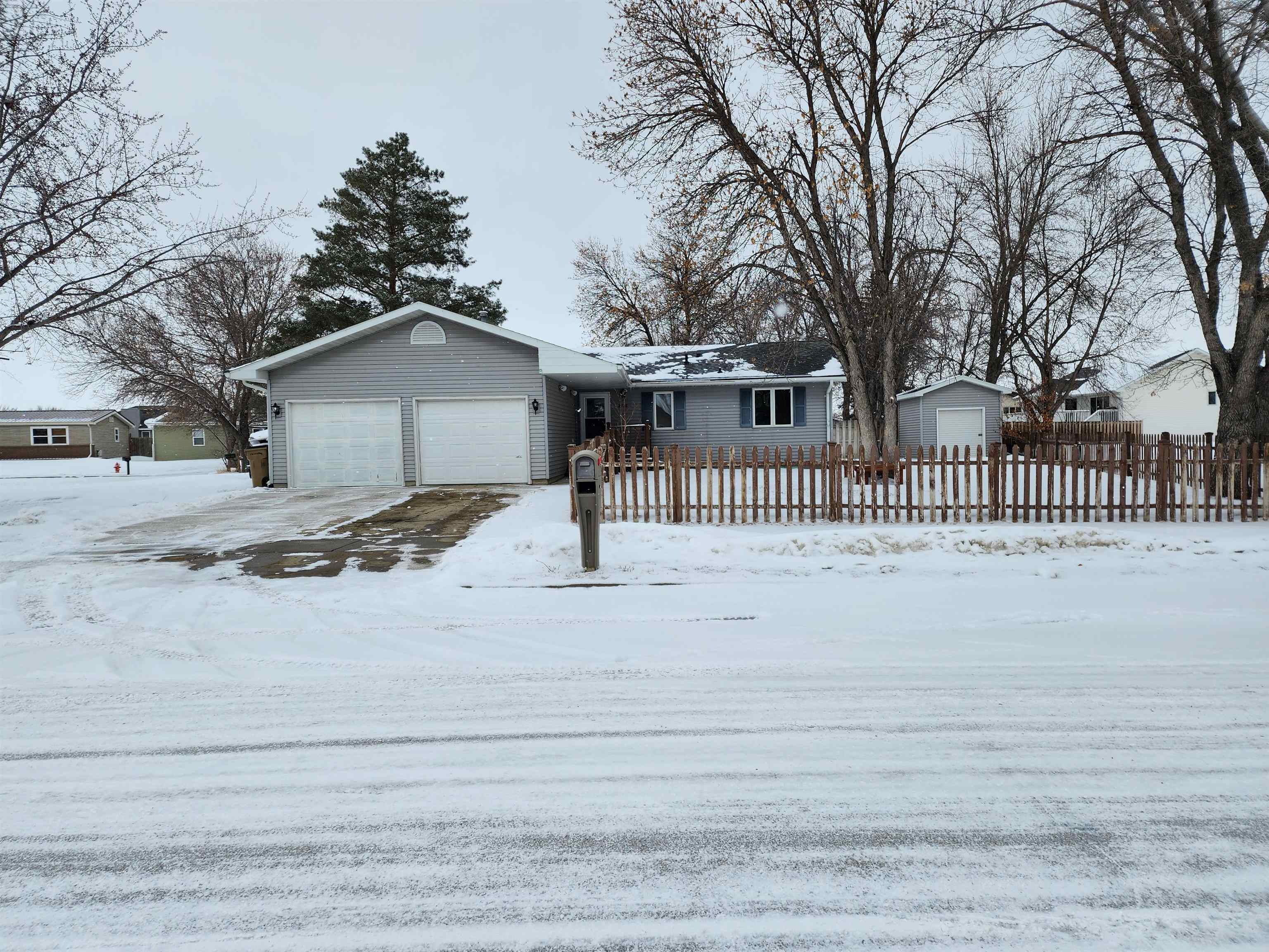 Property Photo:  2208 5th Ave SW  ND 58701 