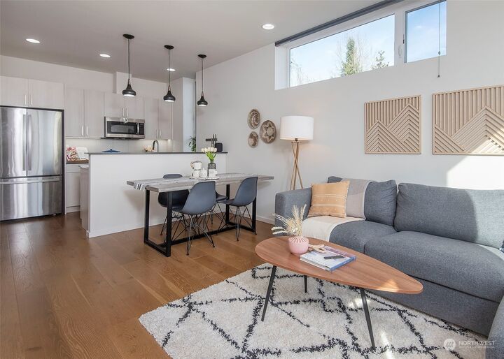 Property Photo:  212 17th Avenue E B  WA 98112 