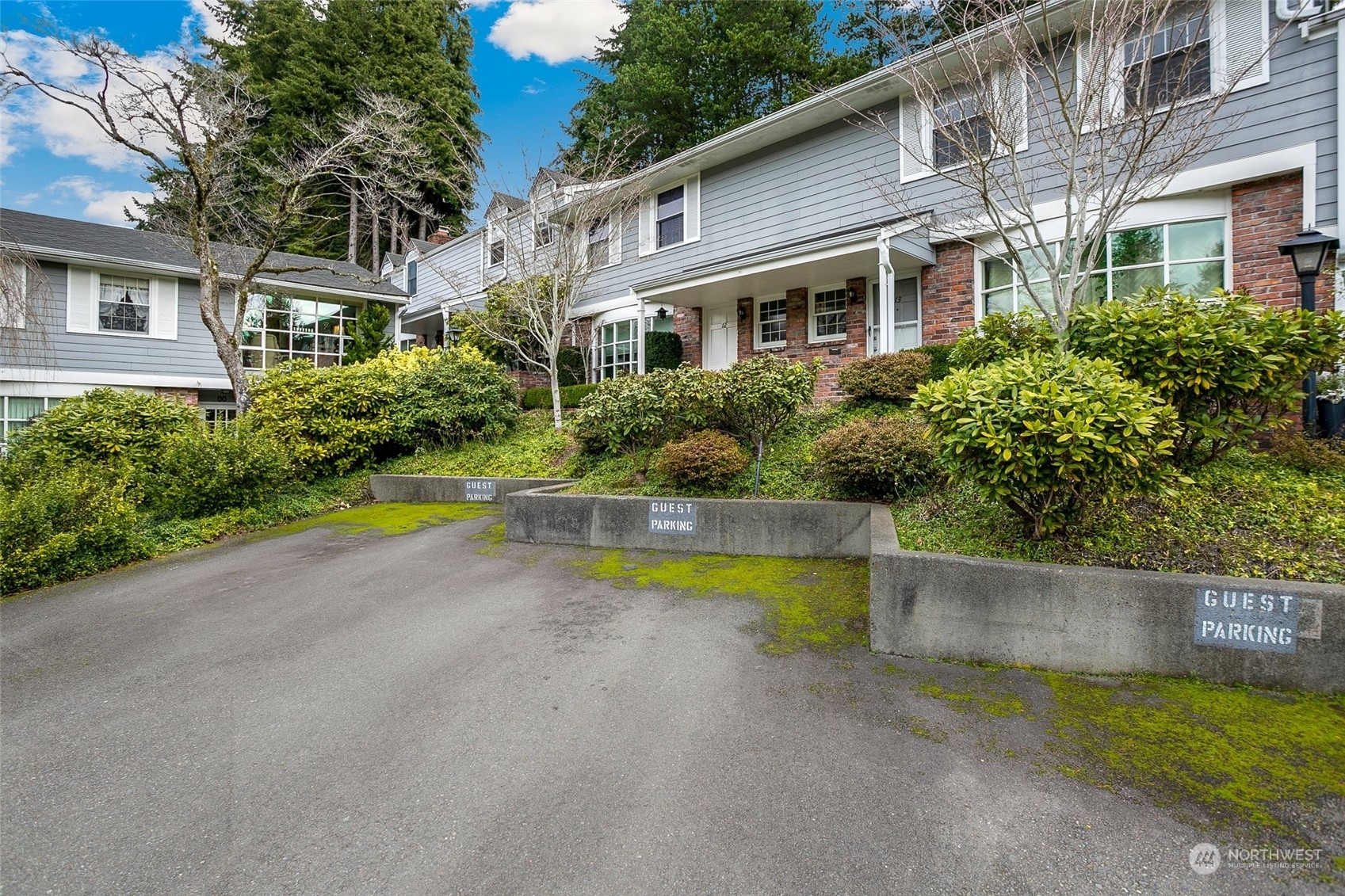 Property Photo:  1420 Bellevue Way SE 11  WA 98004 