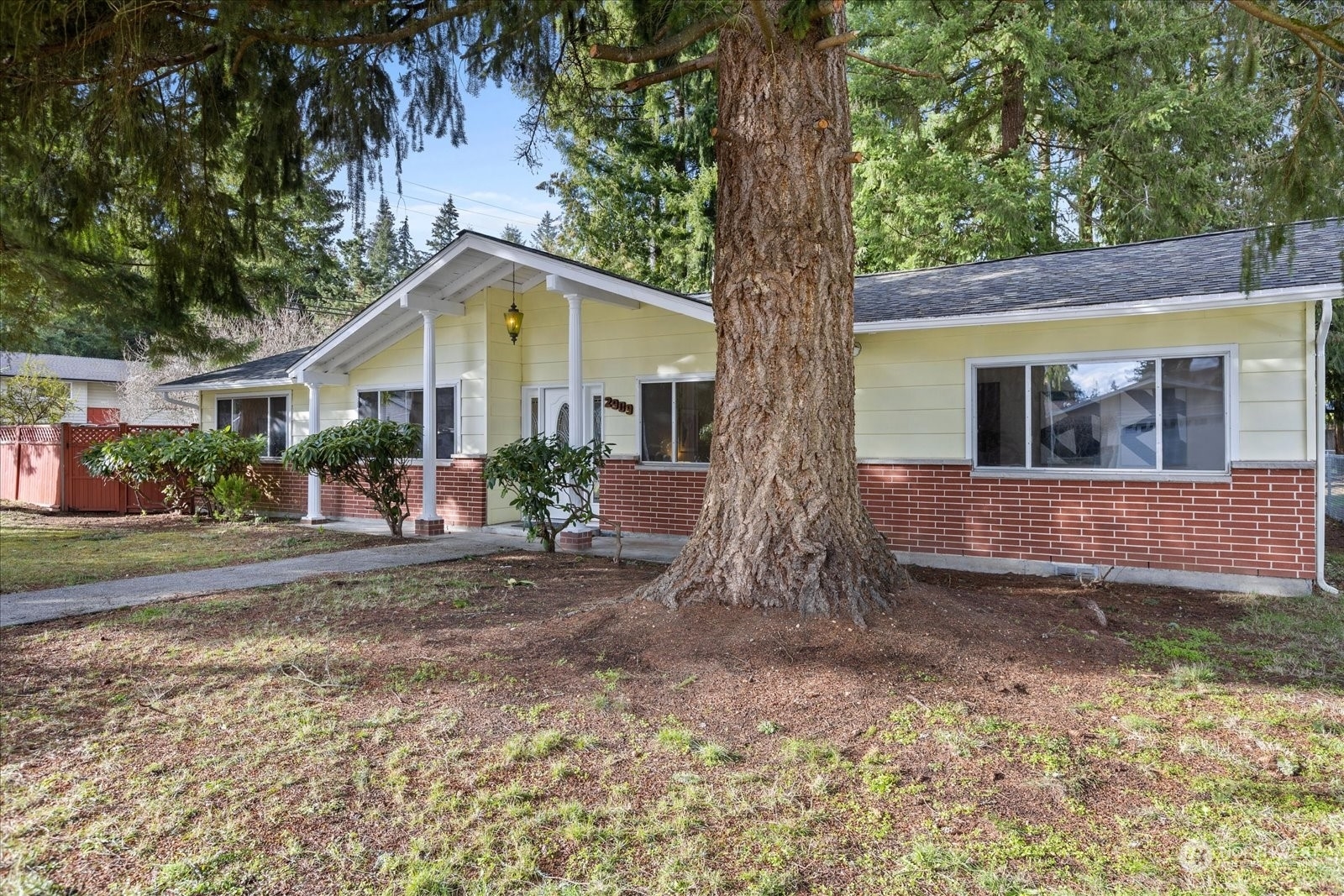 Property Photo:  2909 118th Place SE  WA 98208 