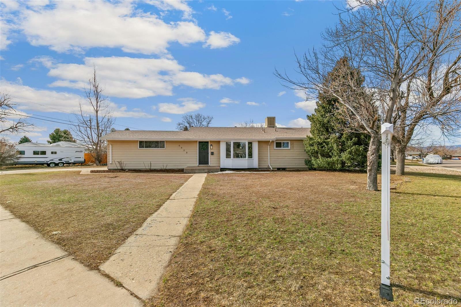 Property Photo: 6808 S Birch Way CO 80122