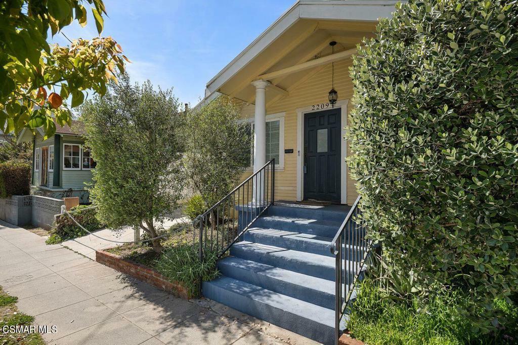 Property Photo:  2209 Arizona Avenue  CA 90404 