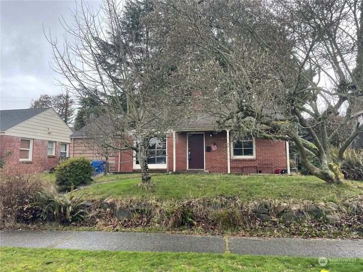 Property Photo:  3611 41st Avenue W  WA 98199 