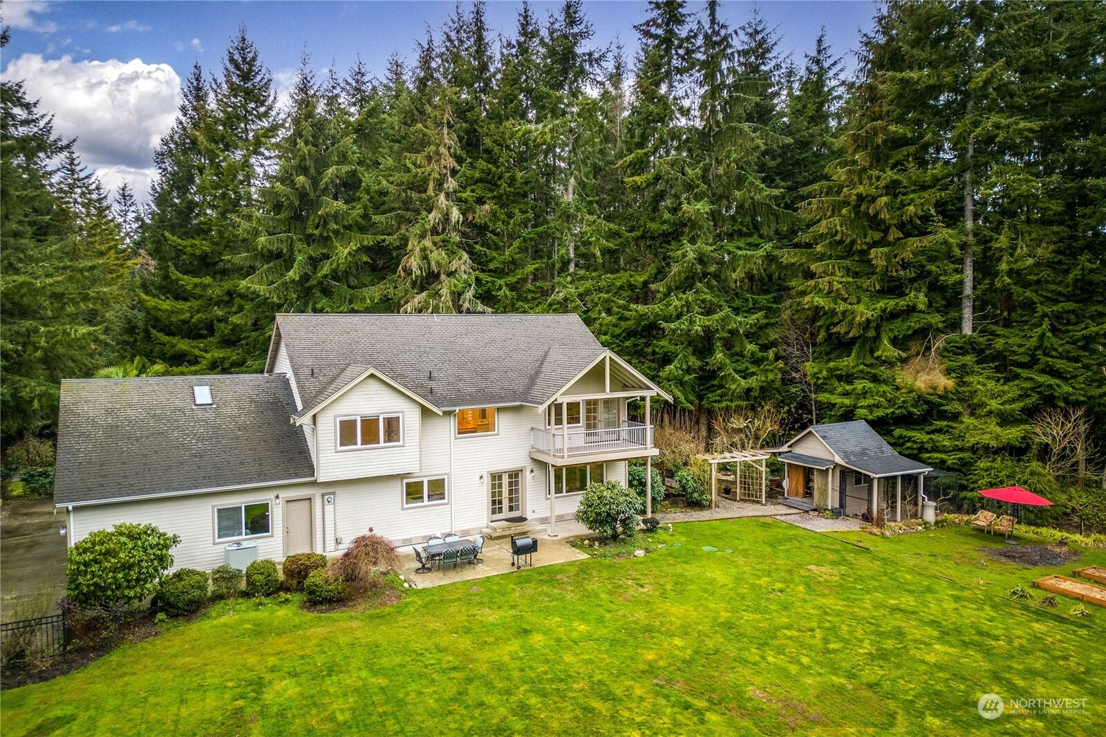 Property Photo: 623 N Bywater Way WA 98365