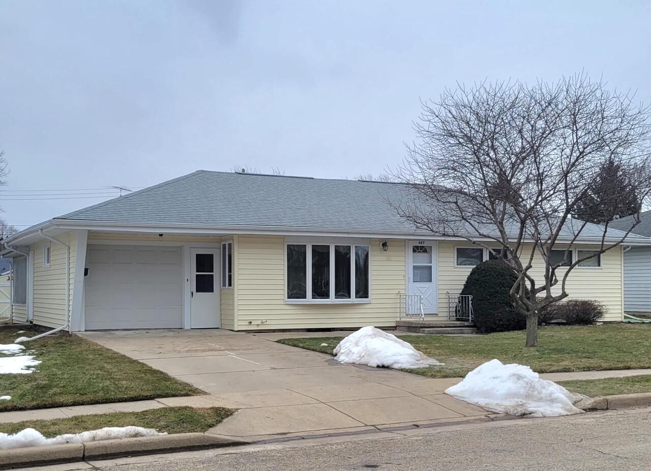 Property Photo:  407 Johnson St  WI 53963 