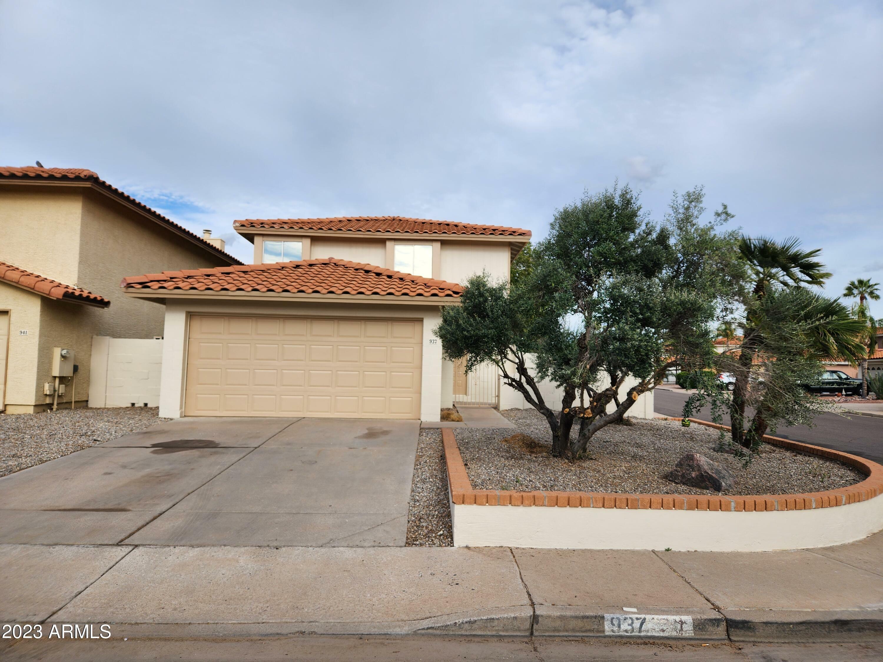 Property Photo:  937 N Sinova Street  AZ 85205 