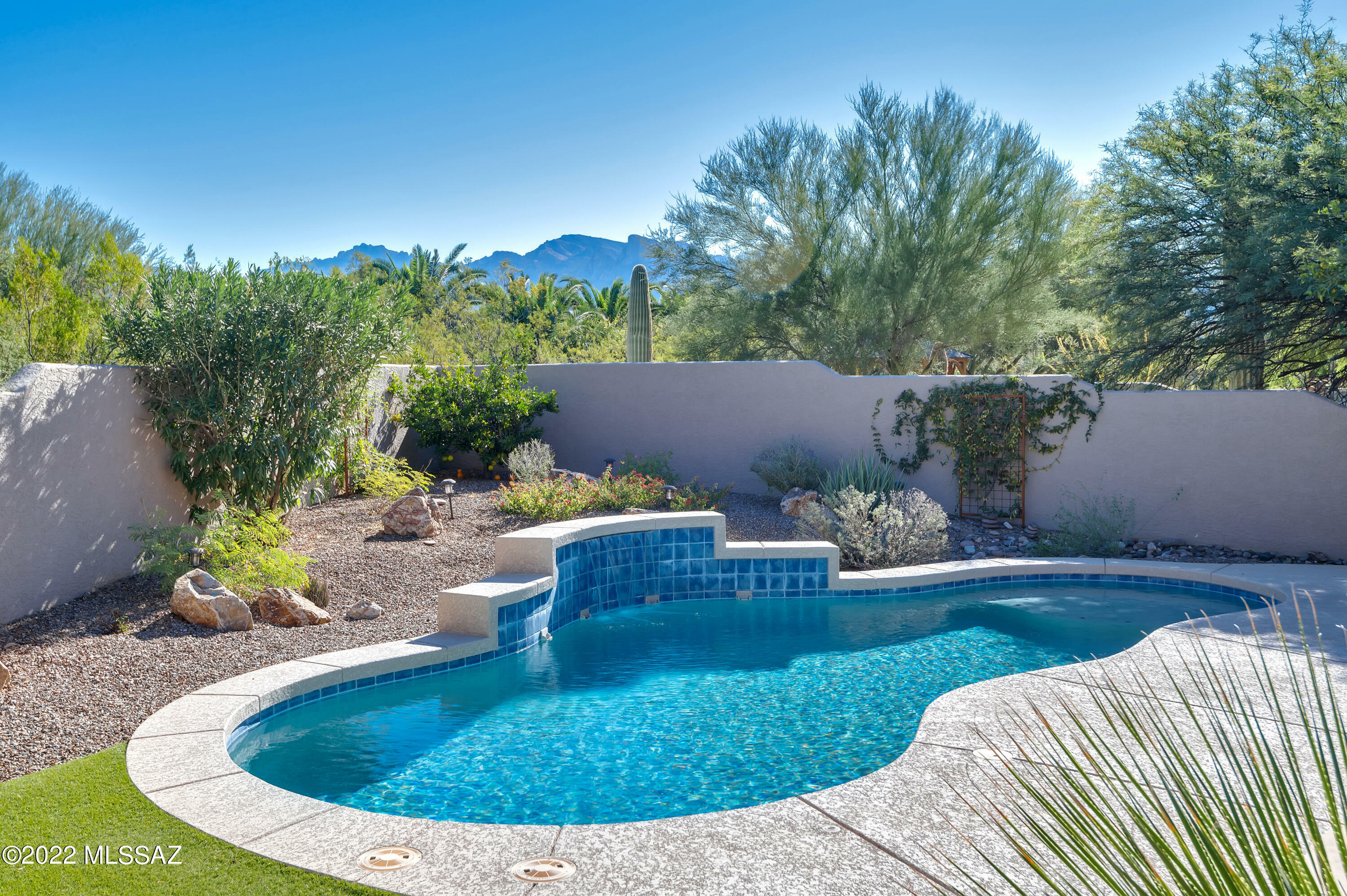 Property Photo:  1604 W Copper Ridge Drive  AZ 85737 