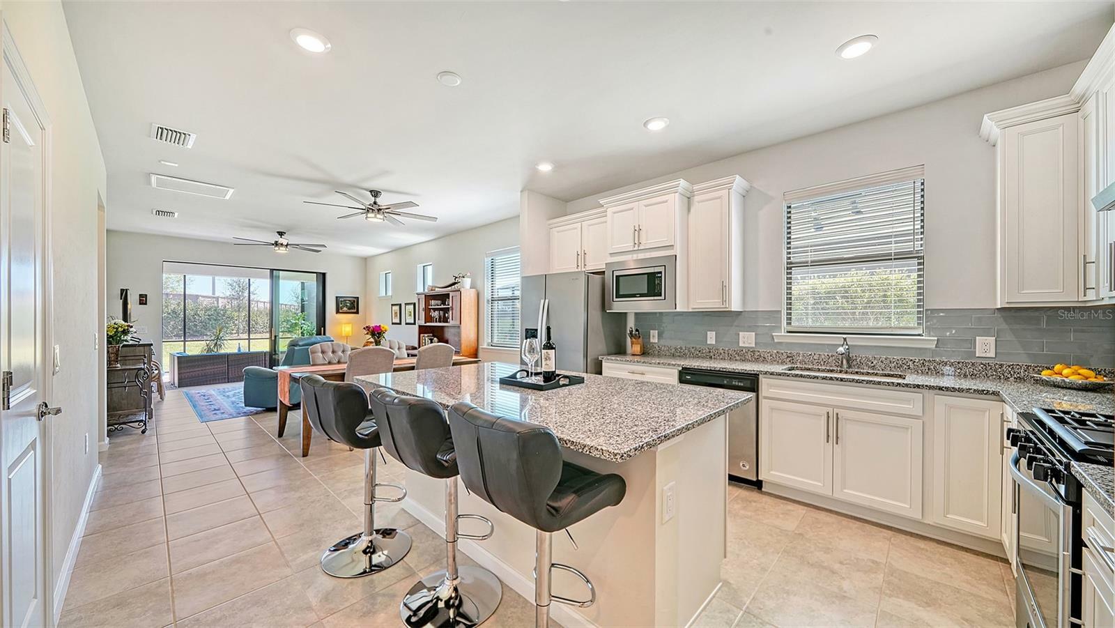 Property Photo:  6917 Hanover Court  FL 34202 