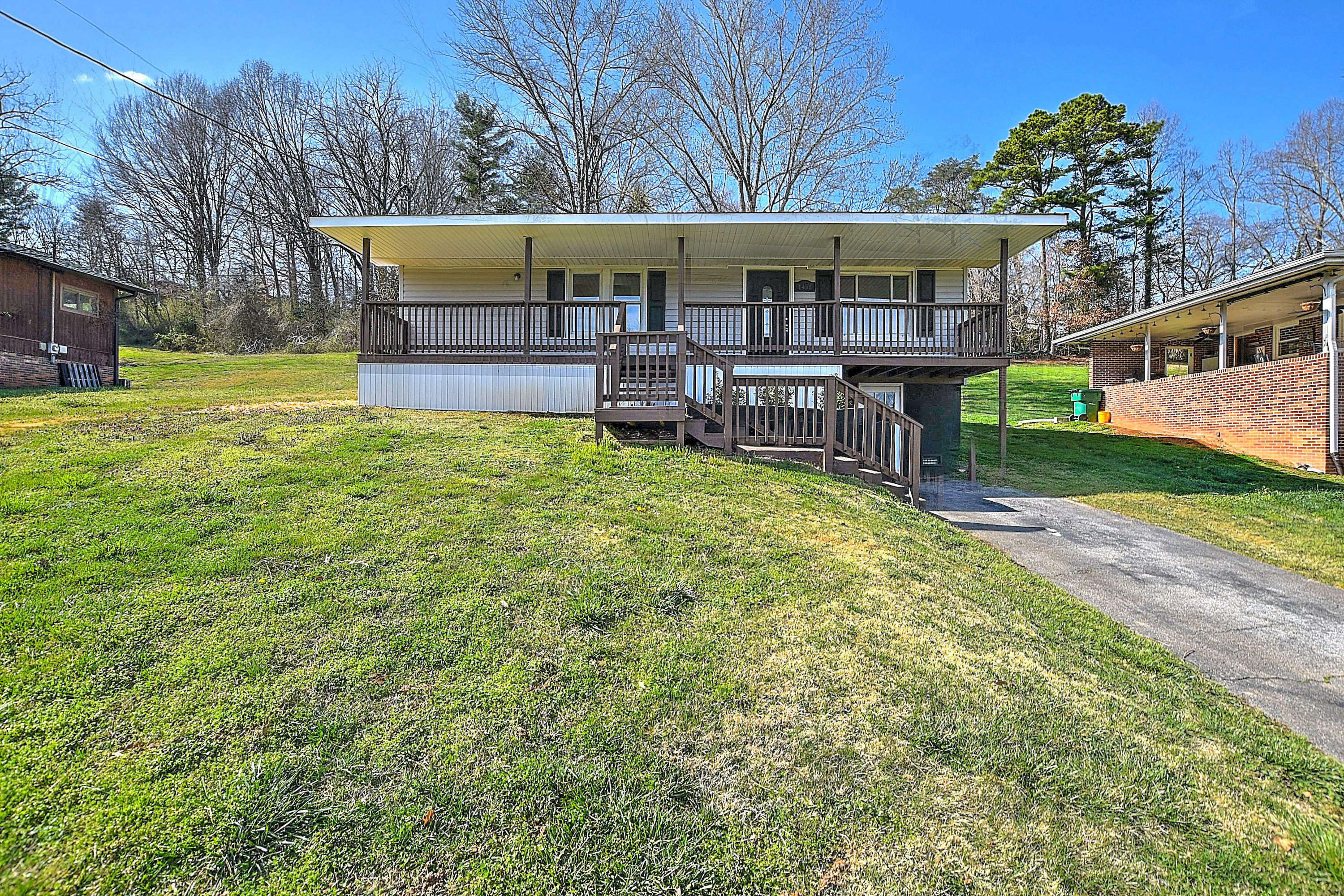 Property Photo:  1431 Lakeside Lane  TN 37663 