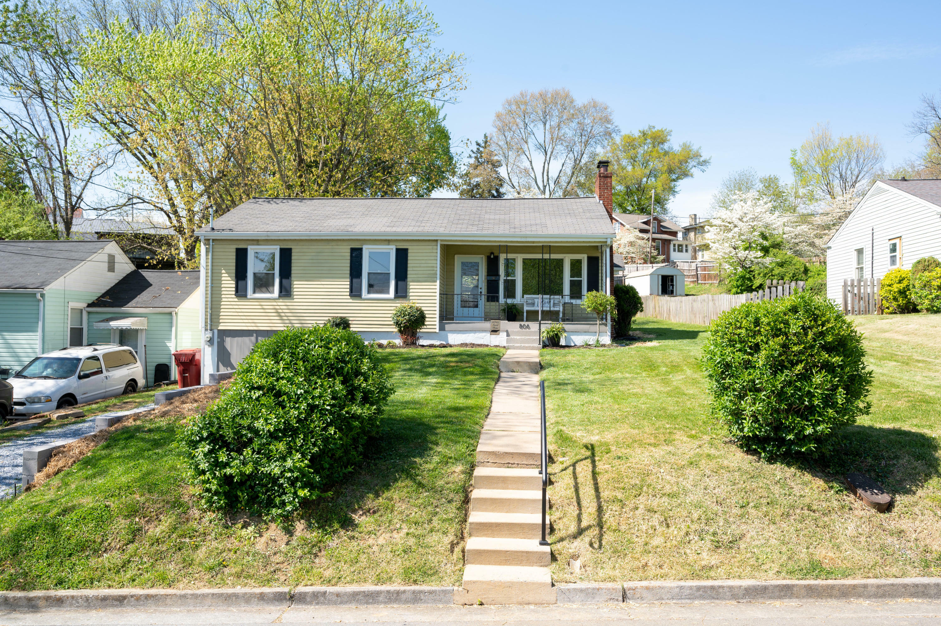 Property Photo:  806 Lincoln Avenue  TN 37604 