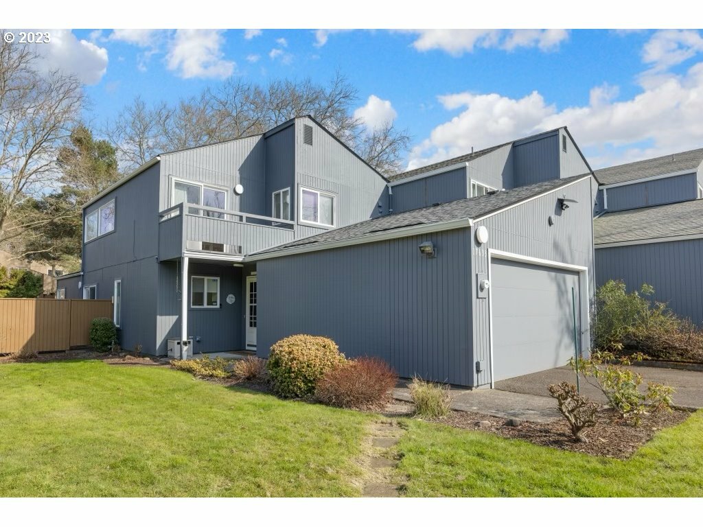 Property Photo: 17633 NW Rolling Hill Ln OR 97006