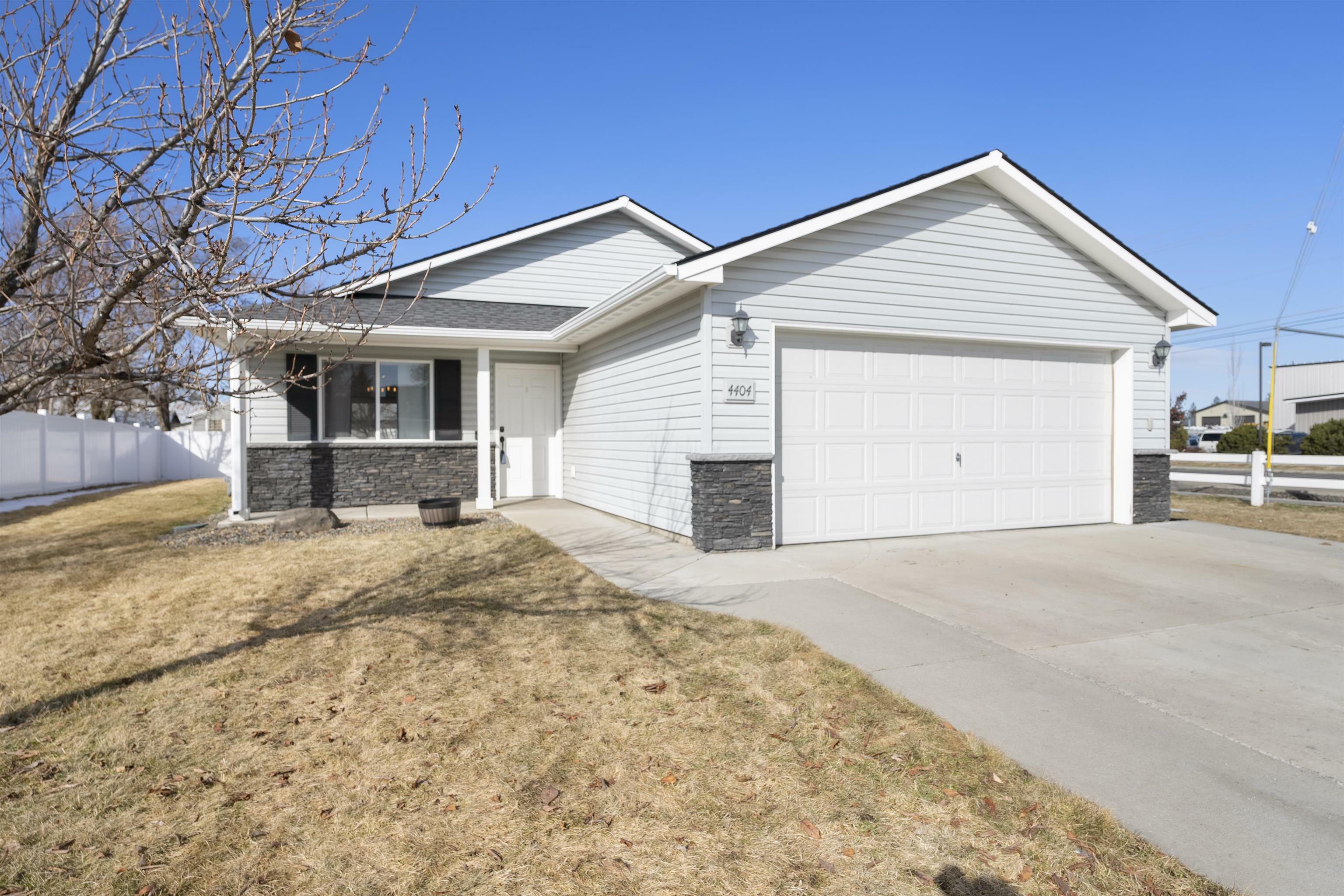 Property Photo: 4404 S Carnation Rd WA 99224