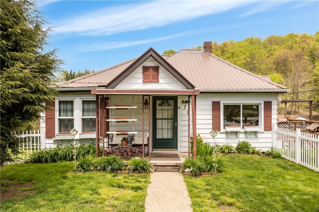 Property Photo:  471 Crawford Run Rd  PA 15024 