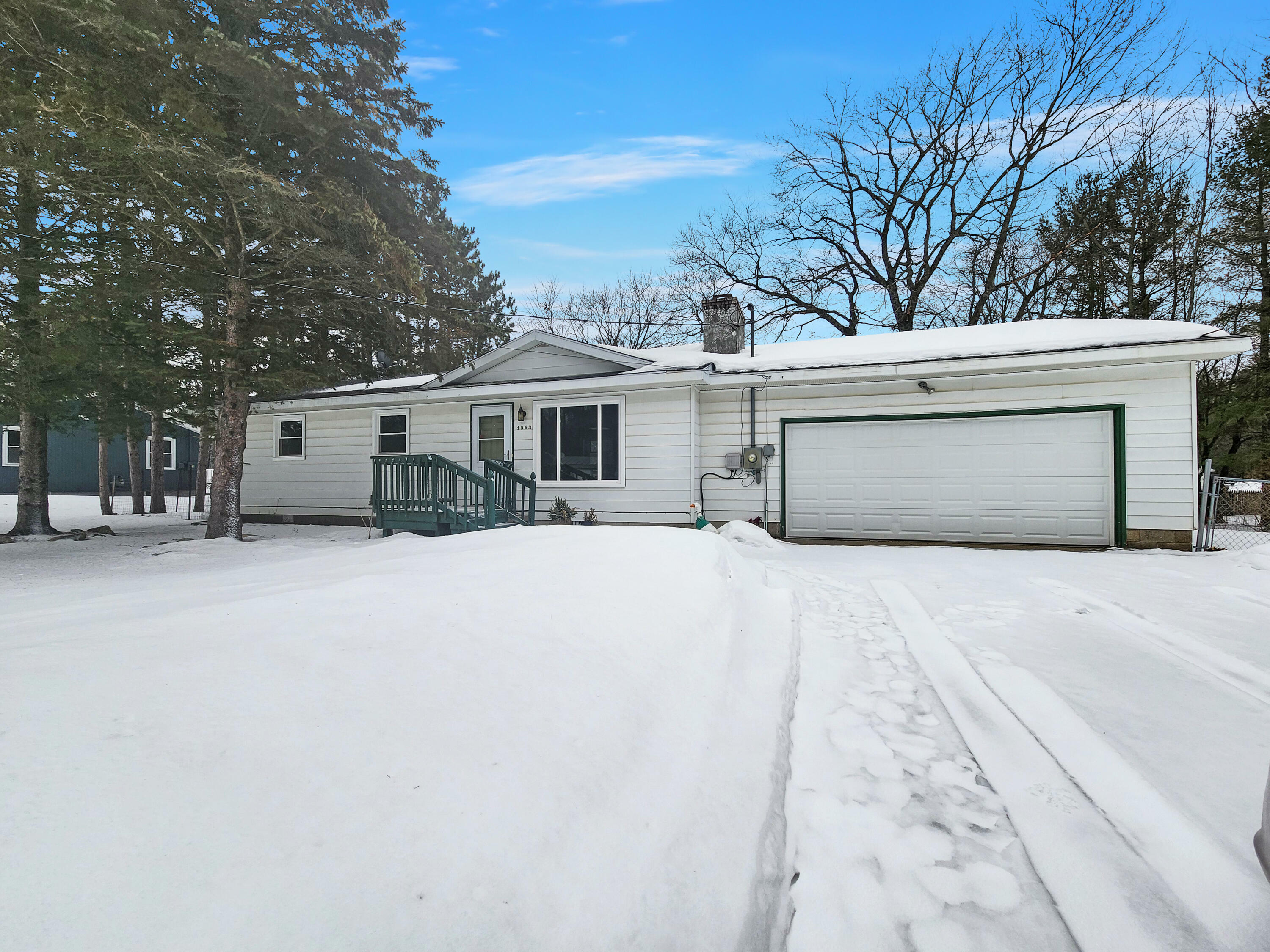 Property Photo:  1563 Gere'S North Street  MI 49735 