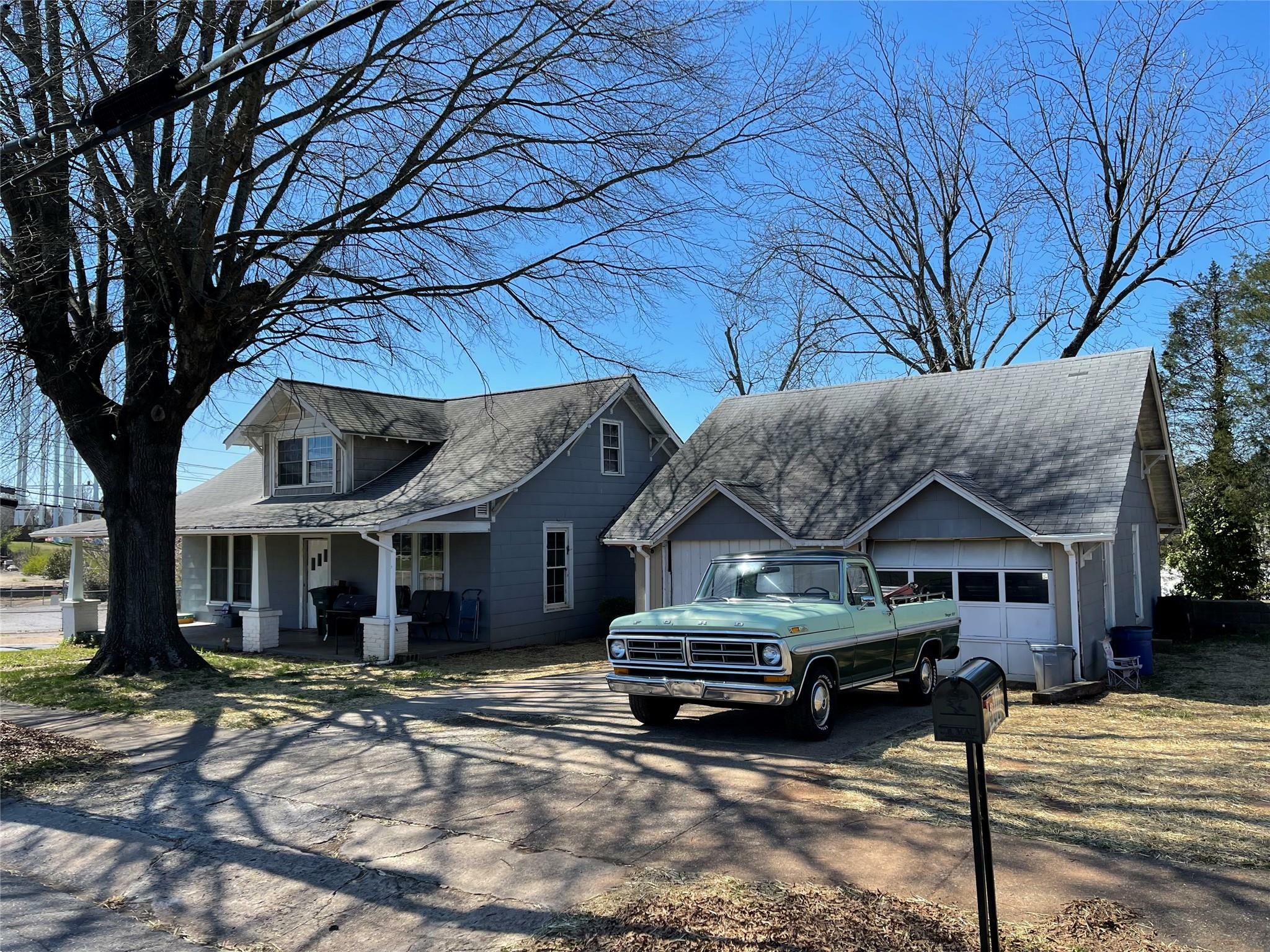 Property Photo: 400 N Ashe Avenue NC 28658