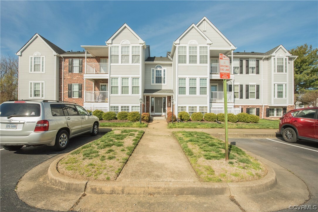 Property Photo: 9350 Castle York Court 2201 VA 23060