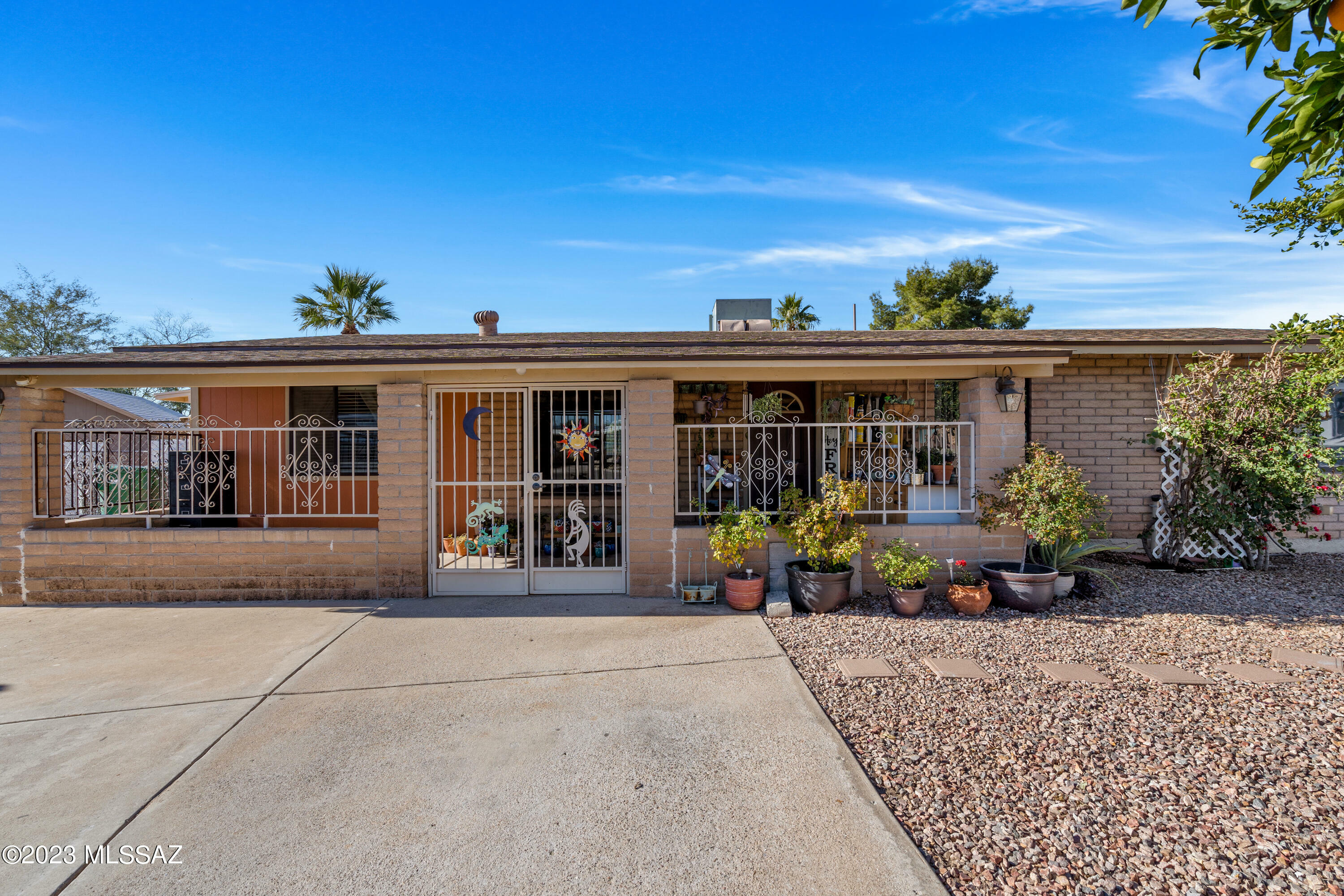 Property Photo:  7461 N Gilbert Place  AZ 85741 