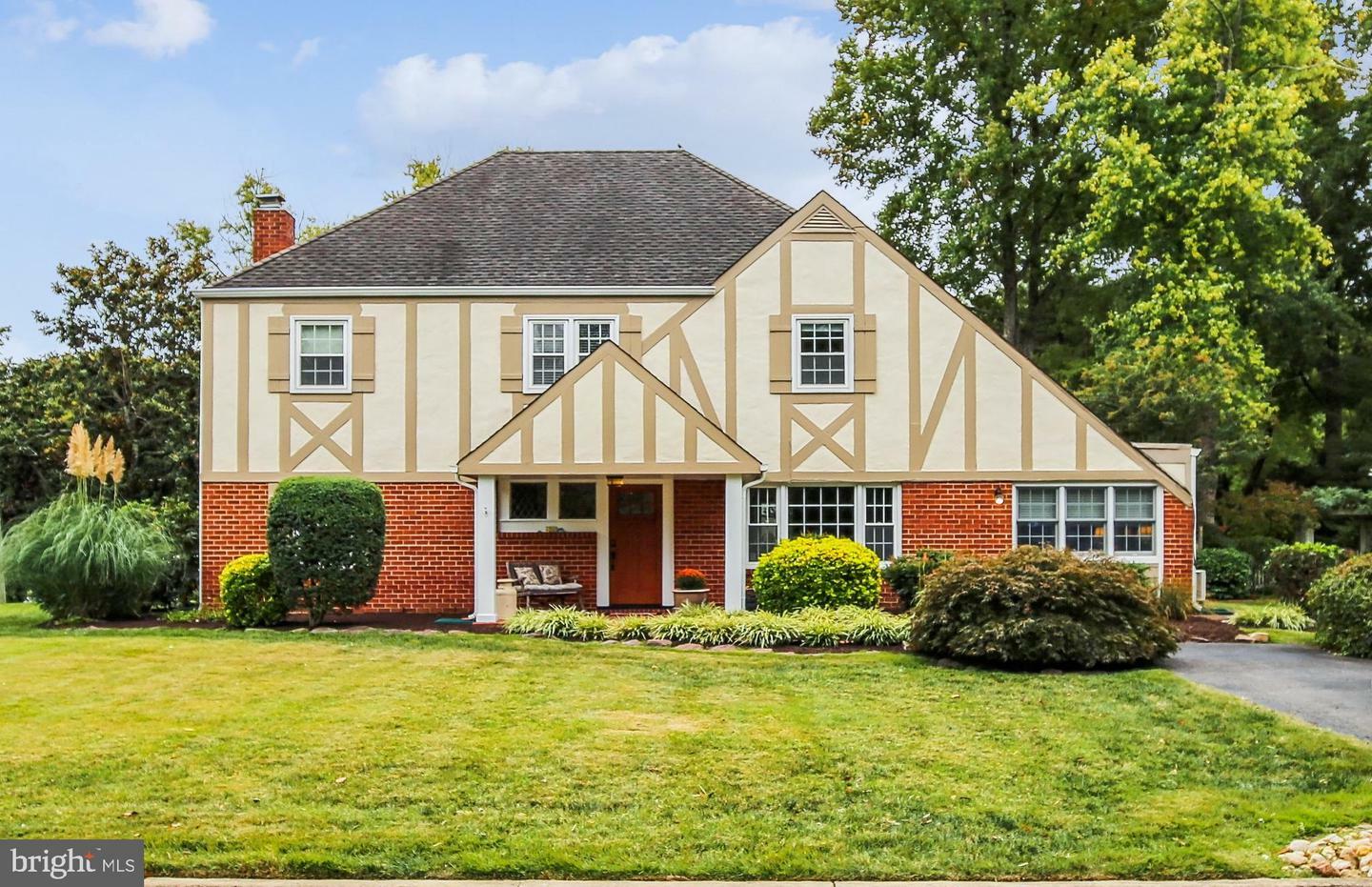 Property Photo: 7868 Midday Lane VA 22306