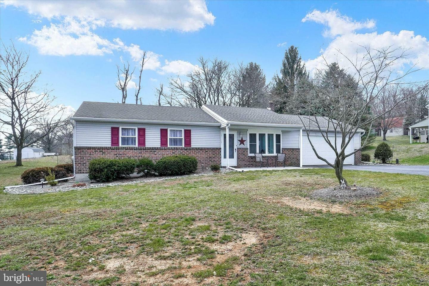 Property Photo:  844 Elham Drive  PA 17406 