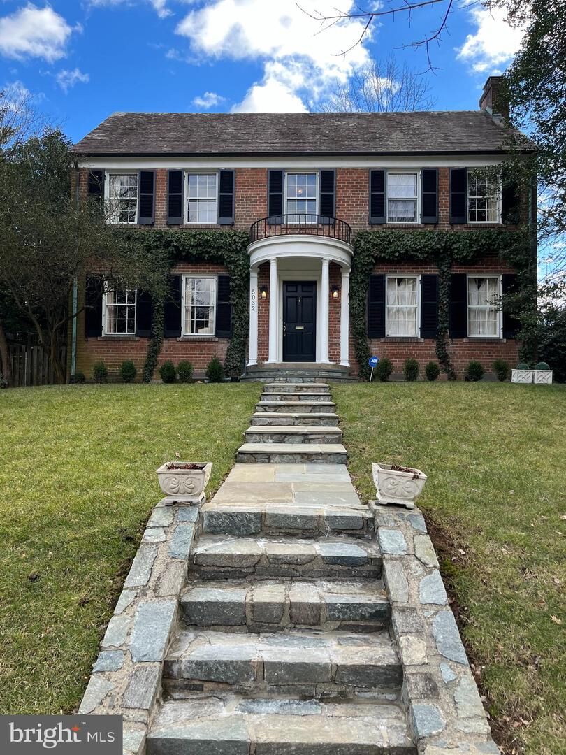 Photo de la propriété:  5032 Tilden Street NW  DC 20016 