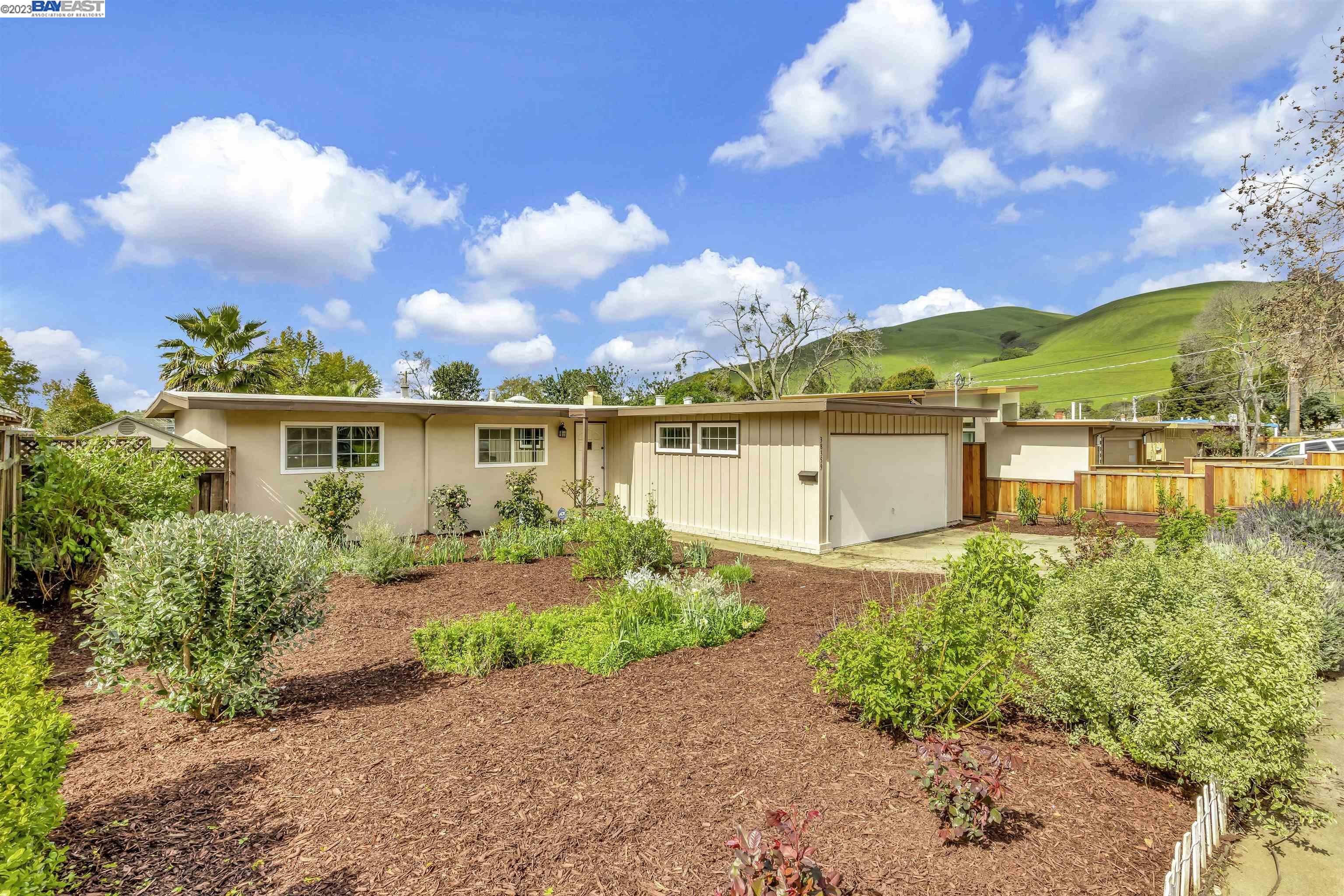Property Photo:  38359 Canyon Heights Dr  CA 94536 