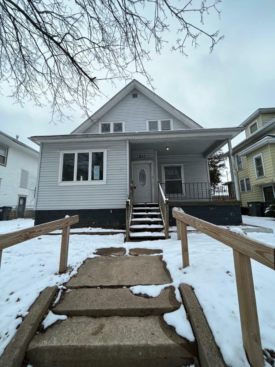Property Photo: 211 SE 3rd Avenue IA 50662