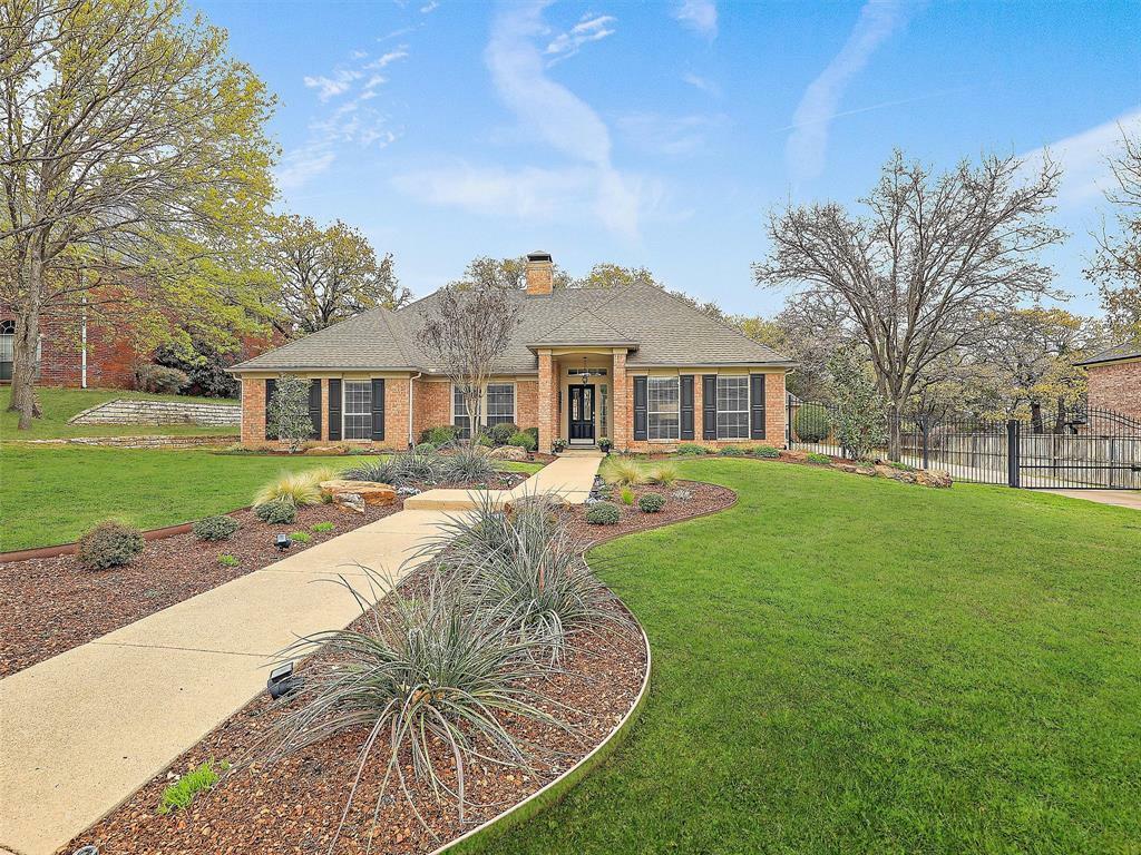 Property Photo:  185 W Chapel Downs Drive W  TX 76092 