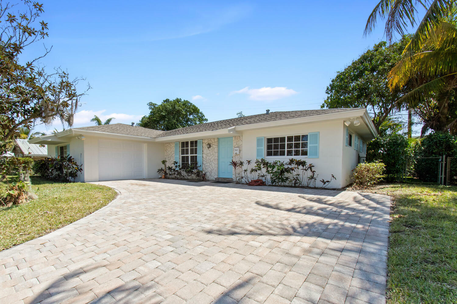 Property Photo: 742 Fairhaven Drive FL 33408