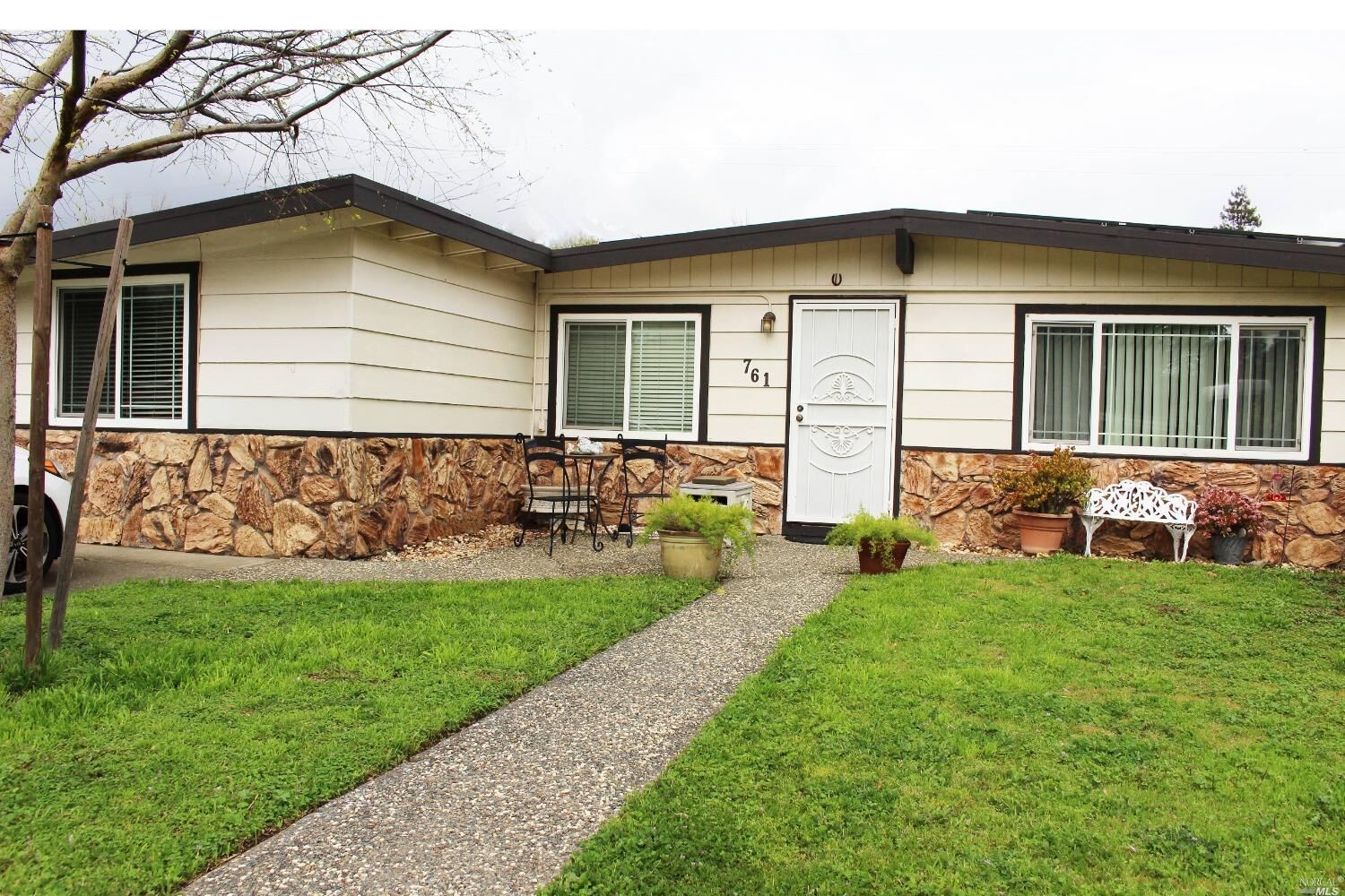 Property Photo: 761 Azalea Way CA 95688