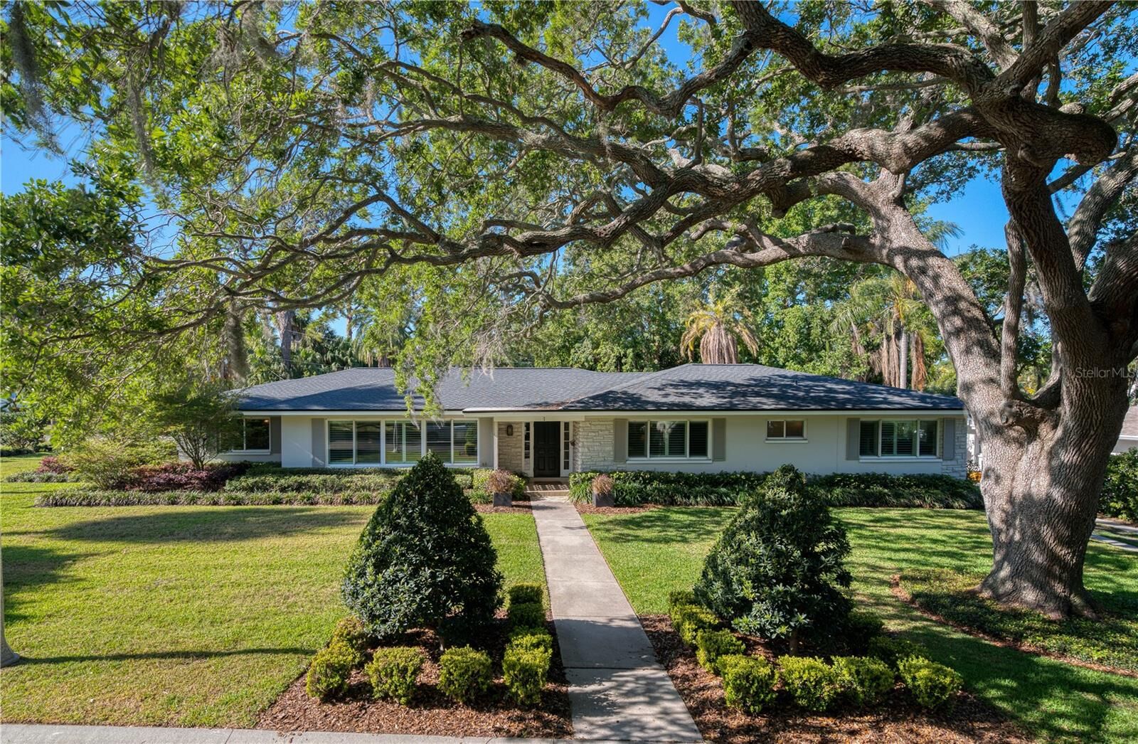 Property Photo:  1 S Pine Circle  FL 33756 