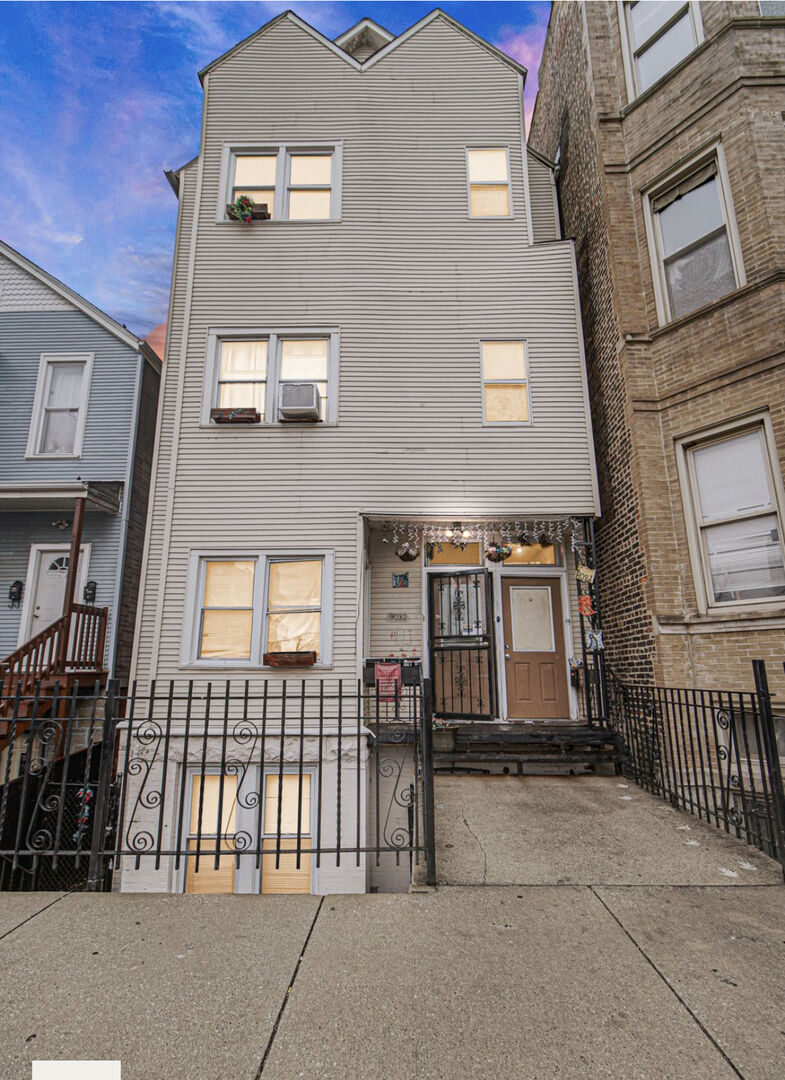 Property Photo: 9032 S Houston Avenue IL 60617
