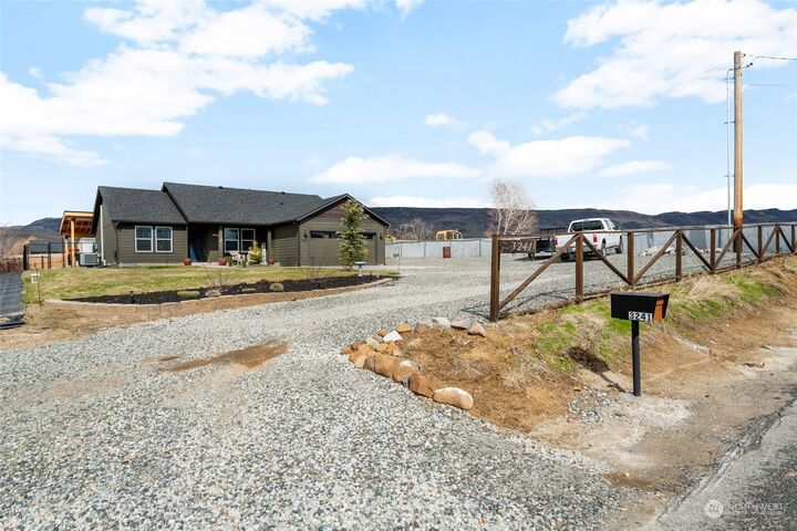 Property Photo: 3241 2nd Street SE WA 98802