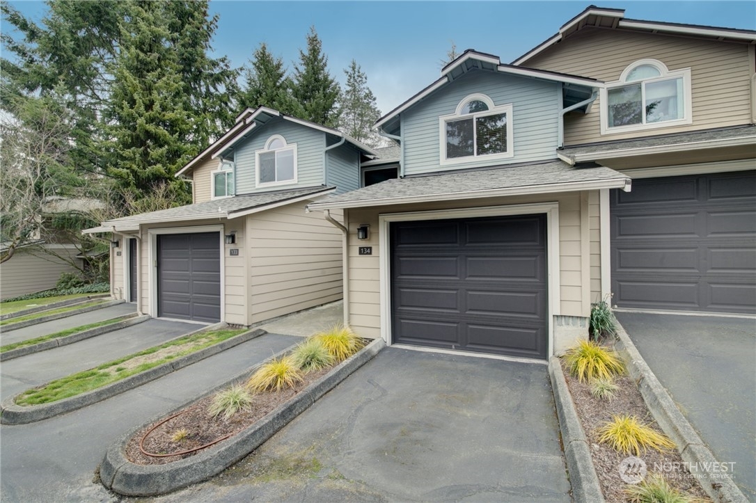 Property Photo:  4350 W Lake Sammamish Parkway SE B134  WA 98027 