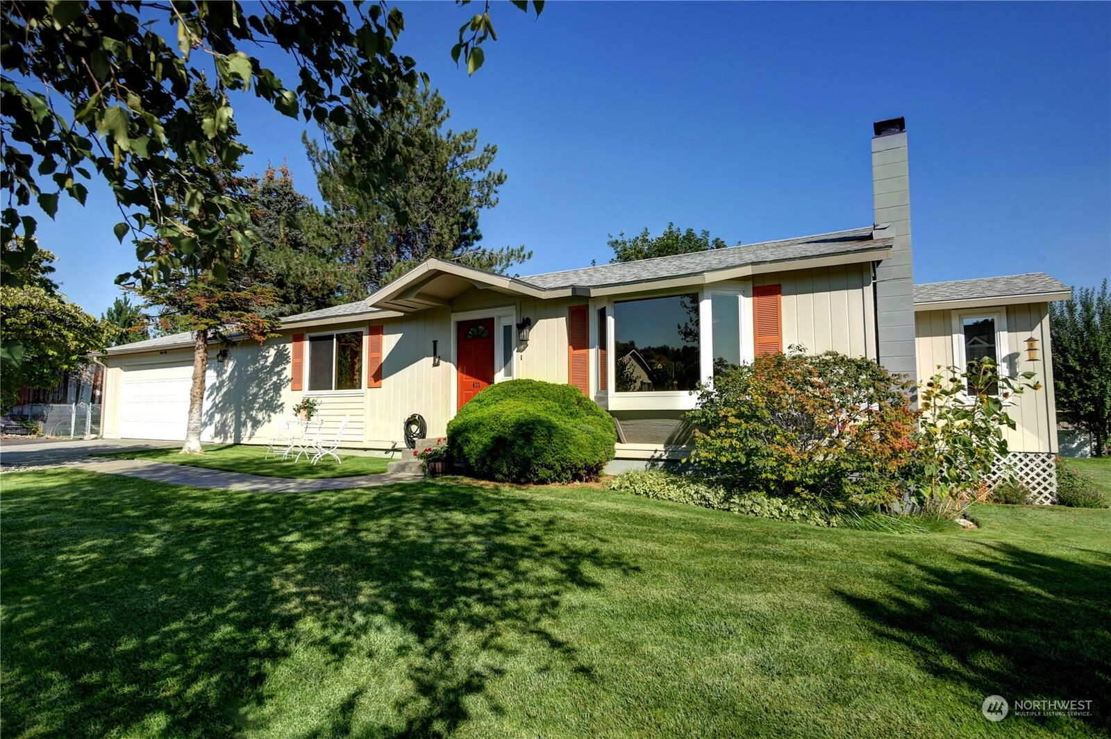 Property Photo: 433 Hillcrest Circle Drive WA 98841