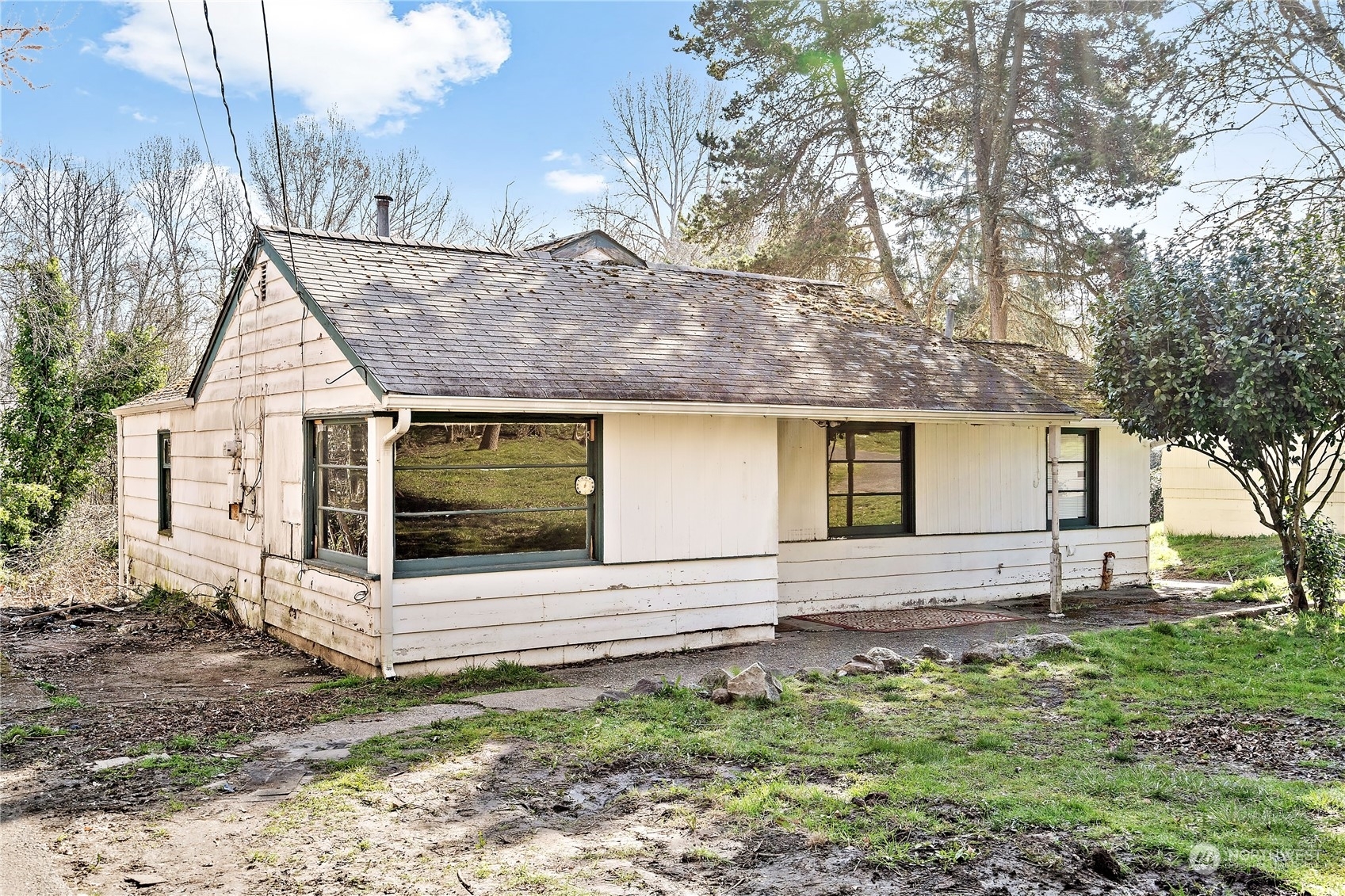 Property Photo:  13242 40th Avenue S  WA 98168 